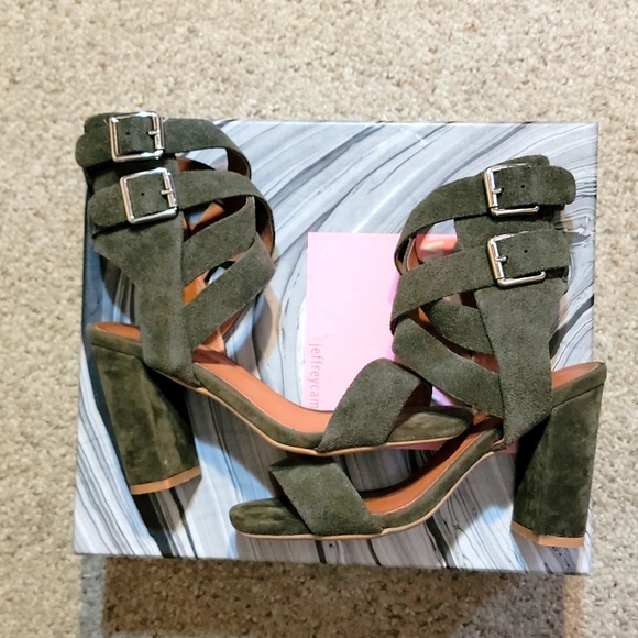 ‼️Blogger Favorite‼️ Suede Khaki Chunky Sandals - Picture 1 of 9